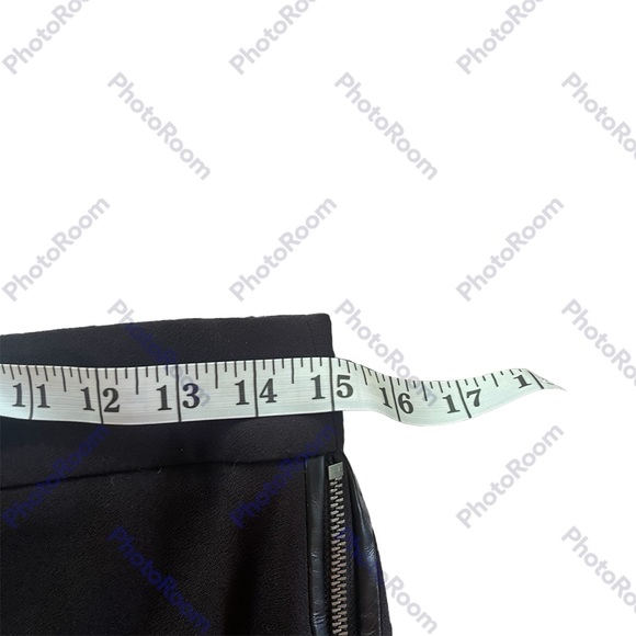 Banana Republic Black Mini Skirt Pleather Side Zip Accent From HemTo Hip, Size 4 - Picture 10 of 11